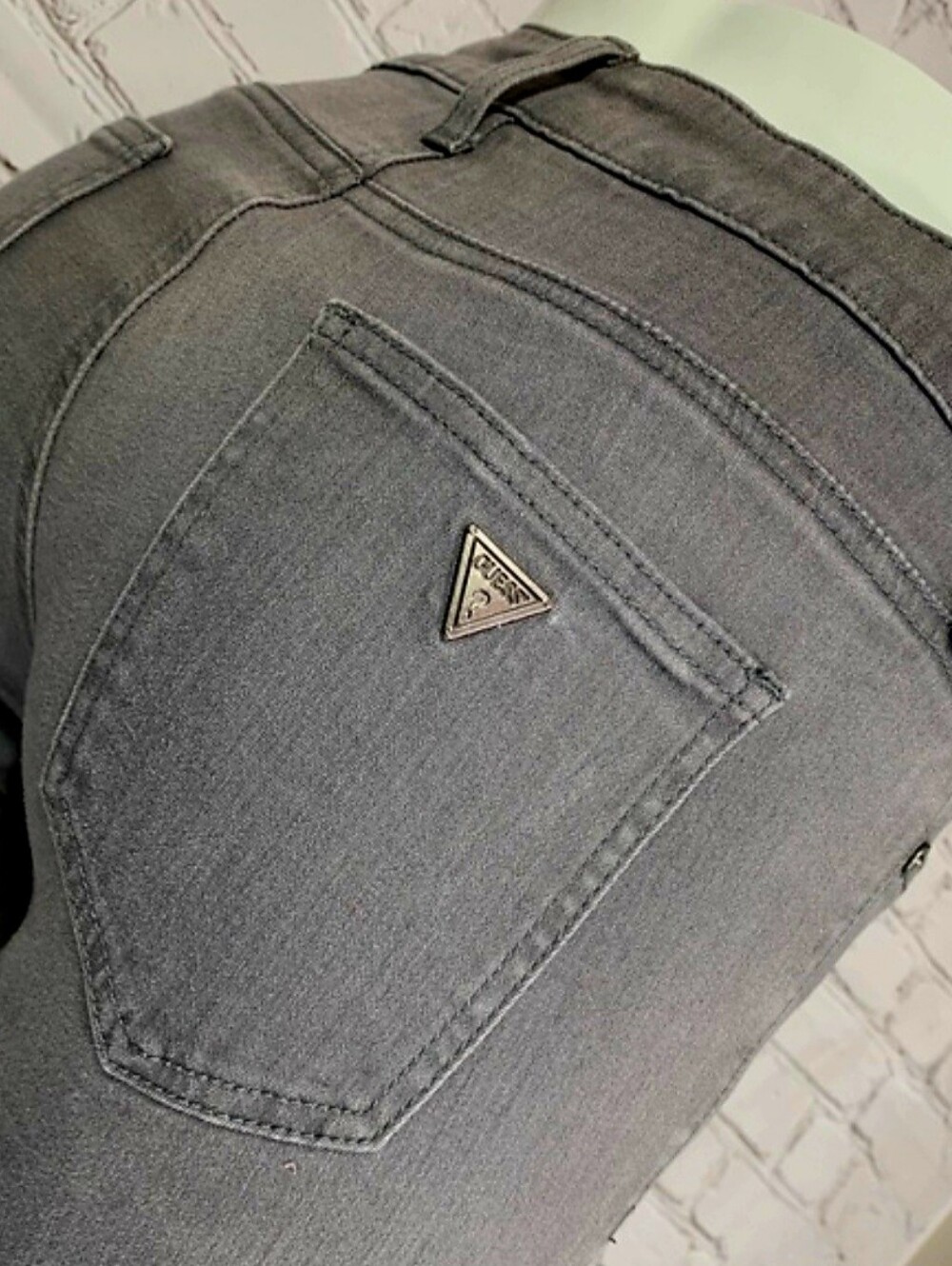 BUNDLE of 3 Guess:Gray Skinny Guess Jeans👖, Sunglasses, Necklace